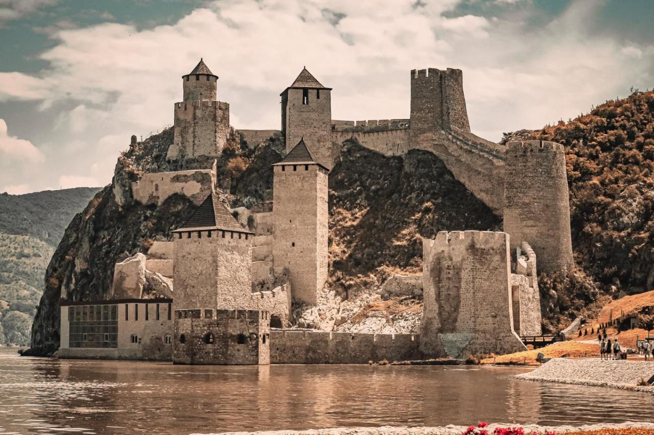 Carobni Breg Villa Golubac Ngoại thất bức ảnh
